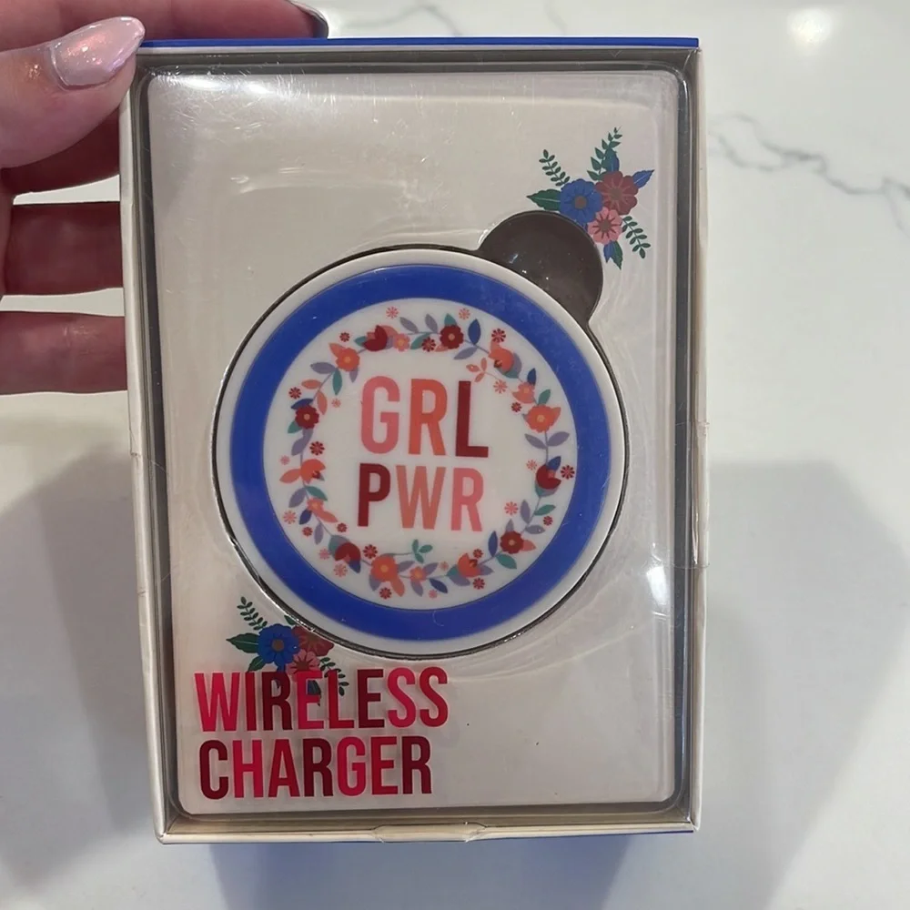 NWT Wireless Phone Charger - Picture 1 of 4